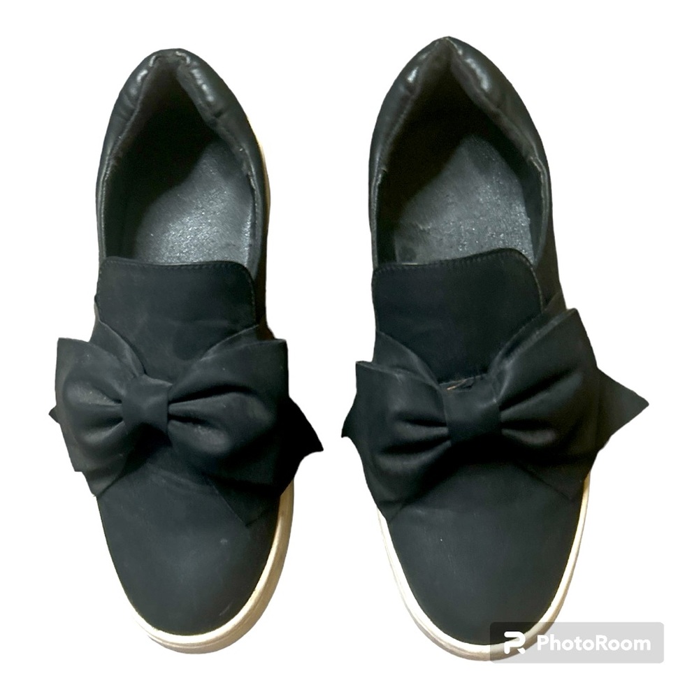 JUST FAB SLIP ON TENNIES PRELOVED & FLAWLESS SIZE 8